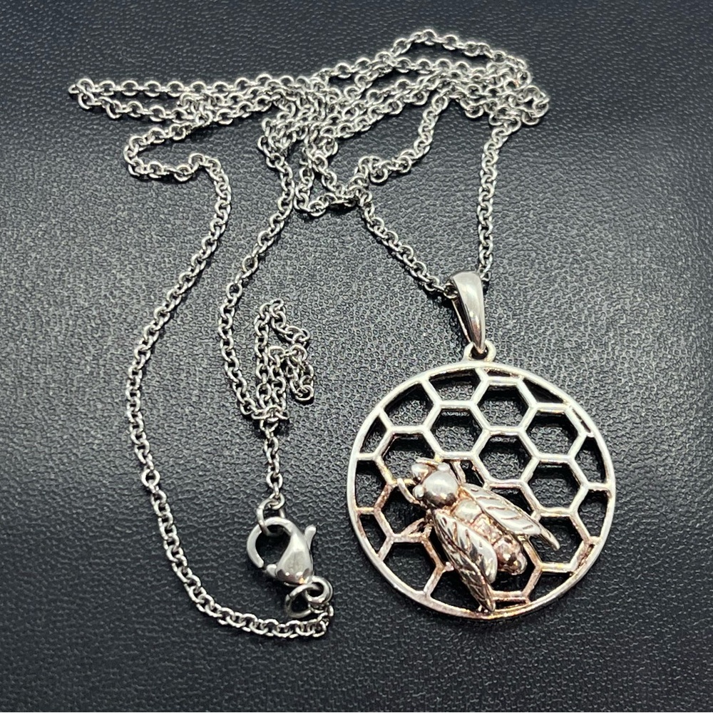 Sterling silver bumble bee on honeycomb pendant on s steel chain necklace - Picture 2 of 10